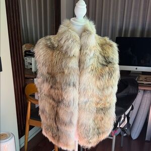 Women's coyote real Fur Vest in Cream and Tan
